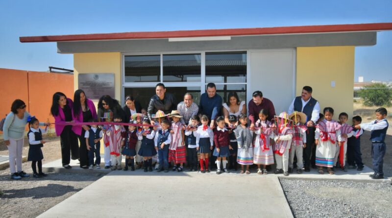 Otorgan David Monreal y Pepe Saldívar nueva aula en Cieneguitas
