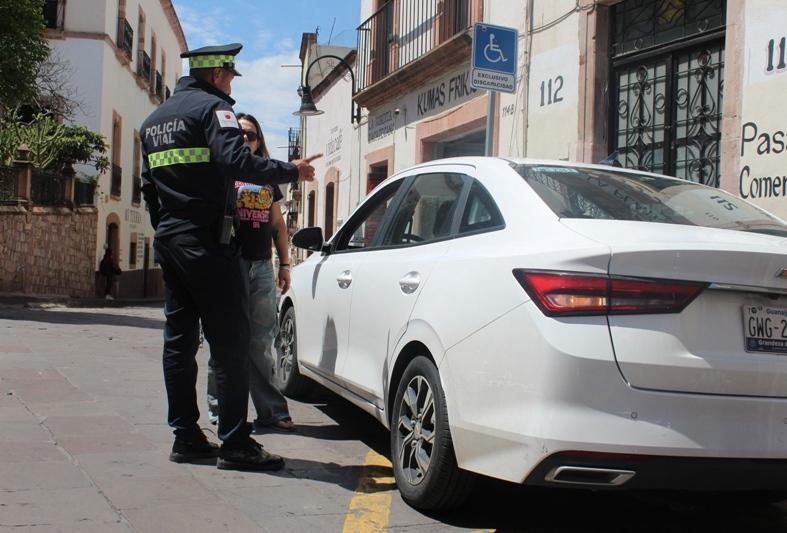 Llama Gobierno de Zacatecas a la ciudadanía a respetar cajones de estacionamiento y rampas de accesibilidad