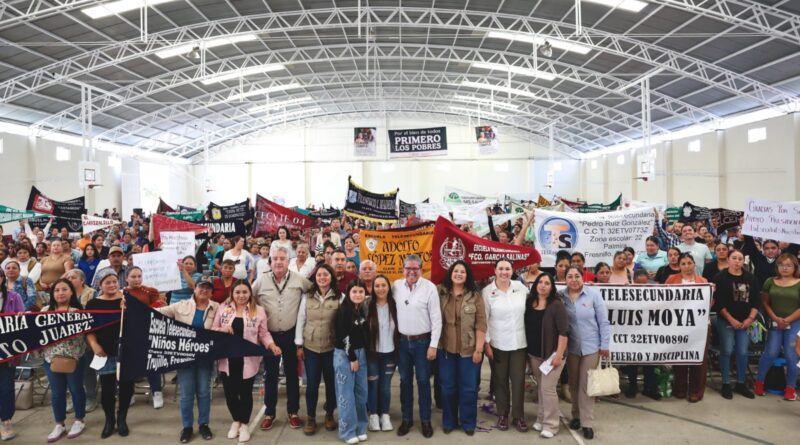 Encabeza Gobernador David Monreal entrega de tarjetas del programa La Escuela es Nuestra a planteles de Fresnillo