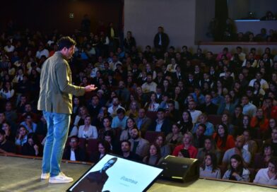 Festeja Gobierno de Zacatecas a estudiantes con Conferencia de “Oso Trava”