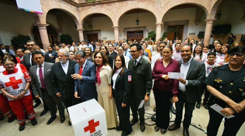 Invitan Pepe Saldívar y Paulina Hernández a donar para la Cruz Roja