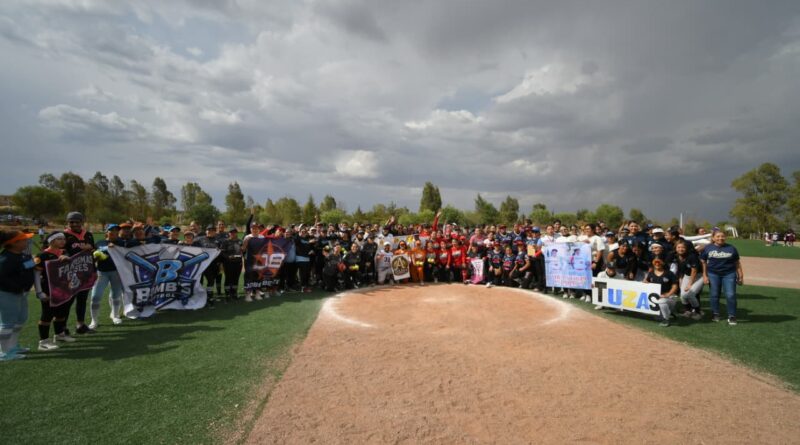 Agradece liga de Softbol Guadalupe apoyo de Pepe Saldívar