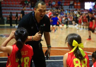 Participan niñas y niños zacatecanos en clínica de básquetbol con la Selección Mexicana 