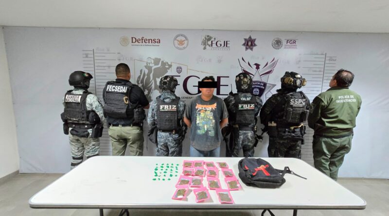 Detienen fuerzas de seguridad a dos probables implicados en homicidio y narcomenudeo, en Guadalupe