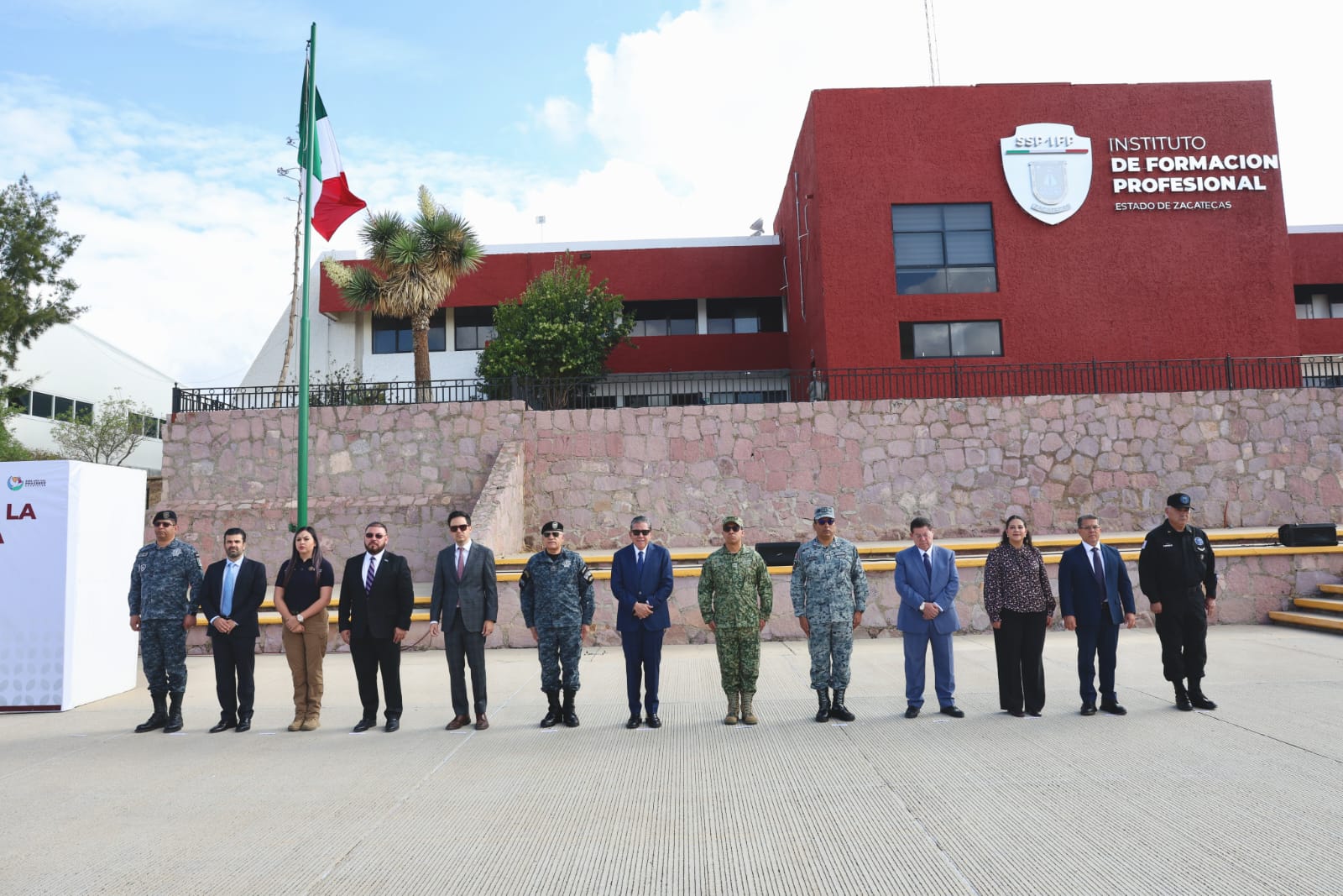 No habrá retrocesos en la estrategia para consolidar la paz en Zacatecas: Gobernador David Monreal Ávila No habrá retrocesos en la estrategia para consolidar la paz en Zacatecas: Gobernador David Monreal Ávila