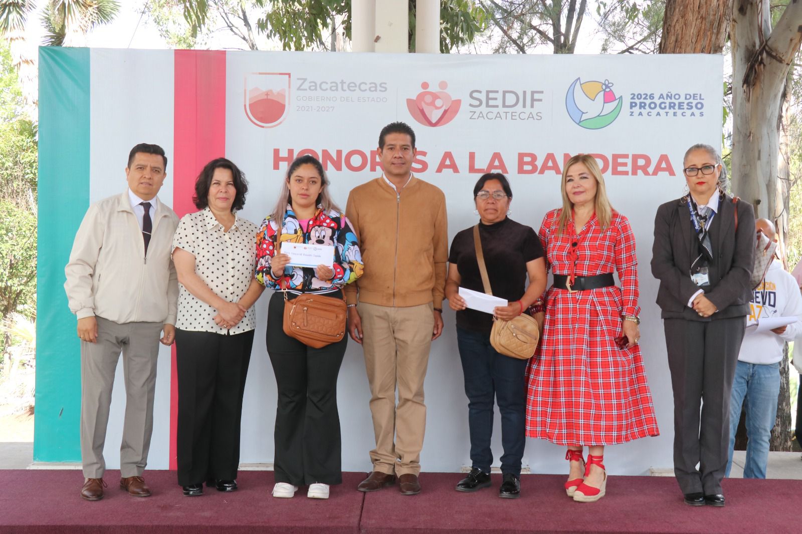 Entrega SEDIF sillas PCA y apoyos económicos para atender necesidades prioritarias de familias zacatecanas Entrega SEDIF sillas PCA y apoyos económicos para atender necesidades prioritarias de familias zacatecanas