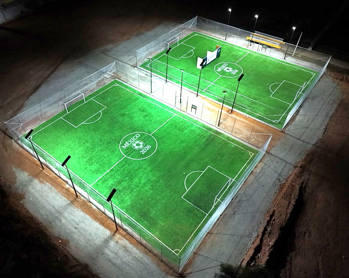 Entrega Pepe Saldívar a niñez de Guadalupe nuevas canchas de fútbol