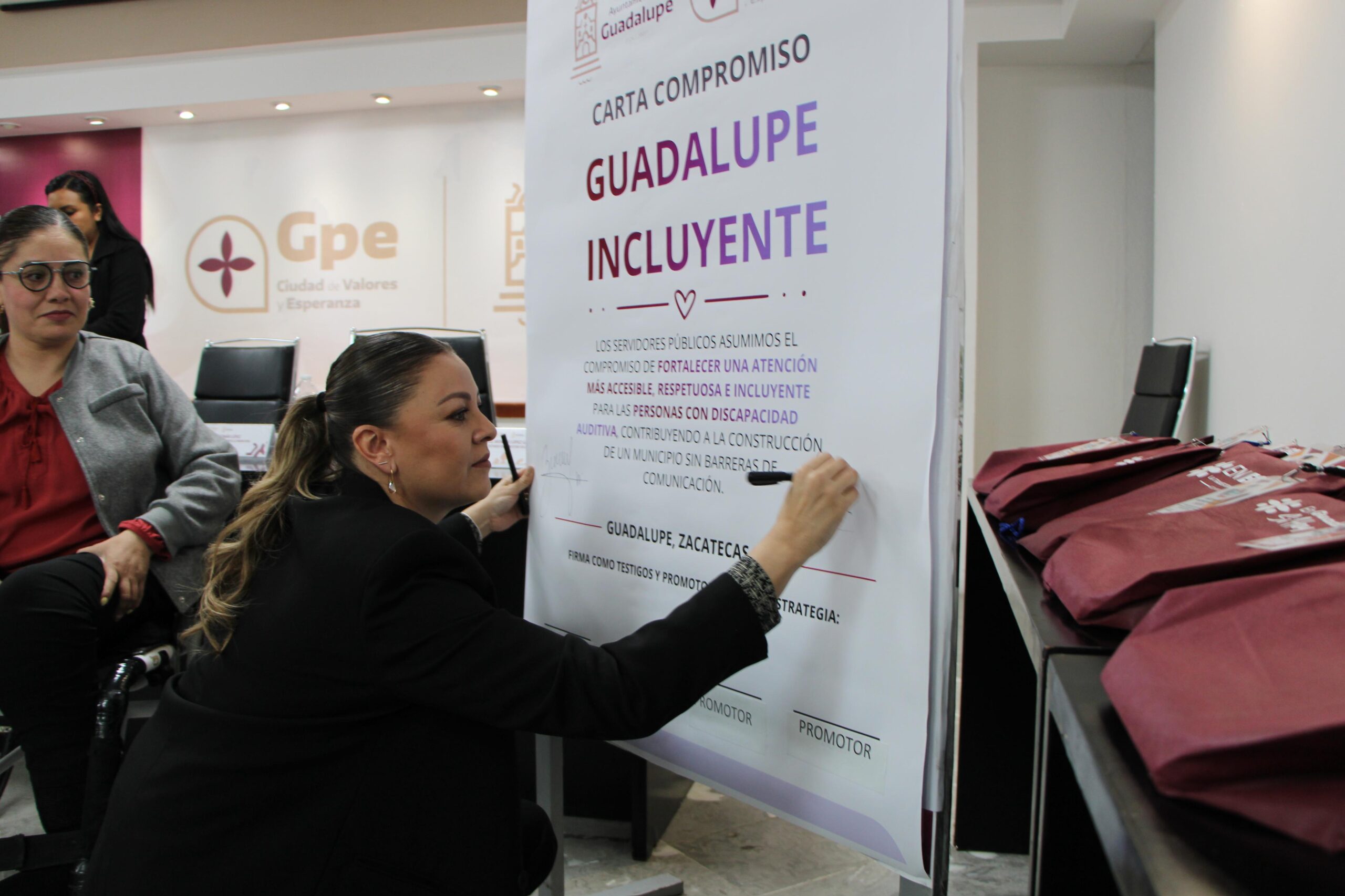 Gobierno de Pepe Saldívar es pionero en inclusión para personas con discapacidad auditiva