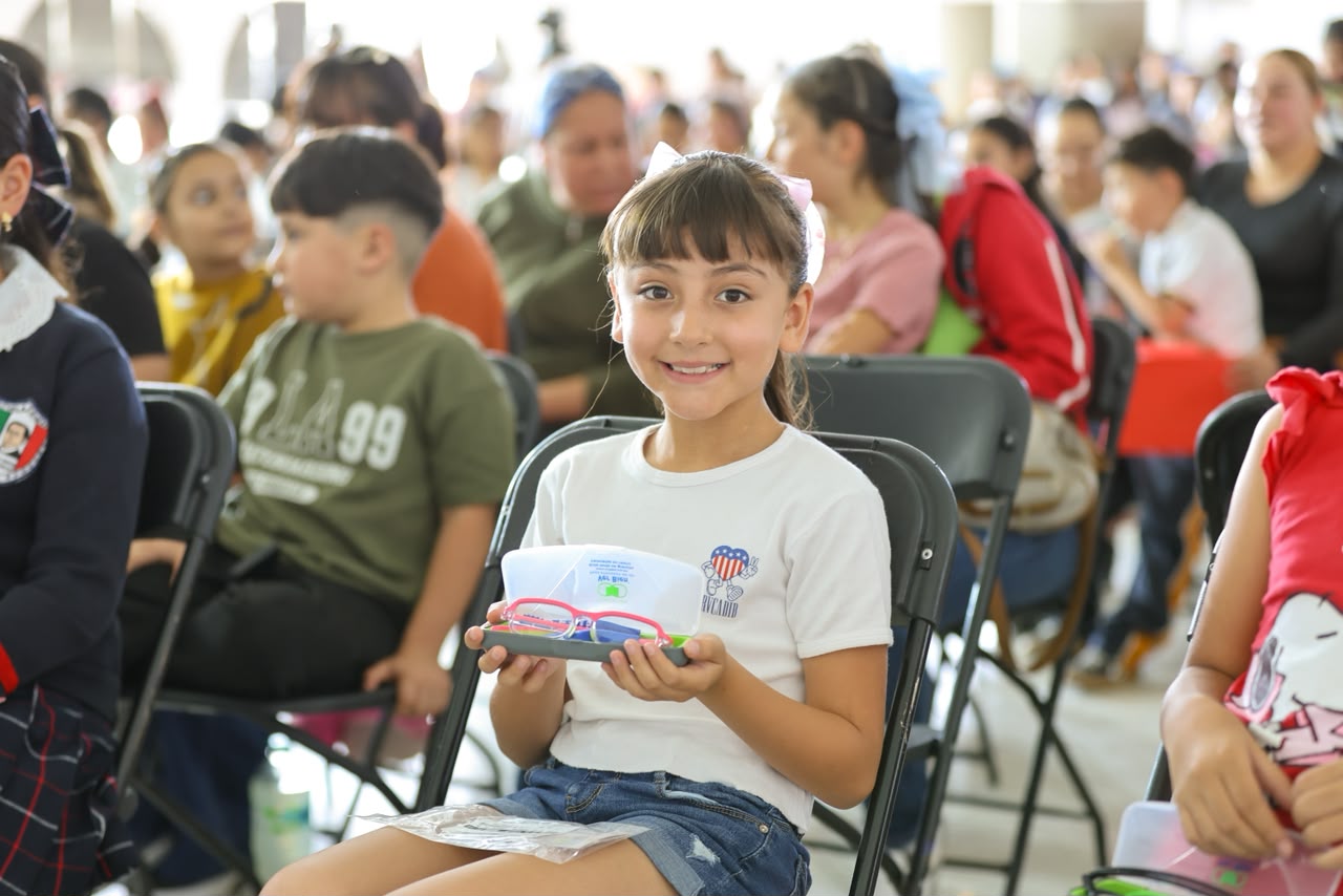 Entrega Gobierno de Zacatecas cerca de 600 lentes del programa “Ver Bien para Aprender Mejor”, en Villa García