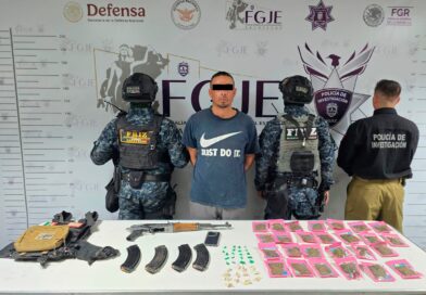 Detienen Fuerzas de Seguridad a hombre con arma de fuego, droga y equipo táctico en Joaquín Amaro