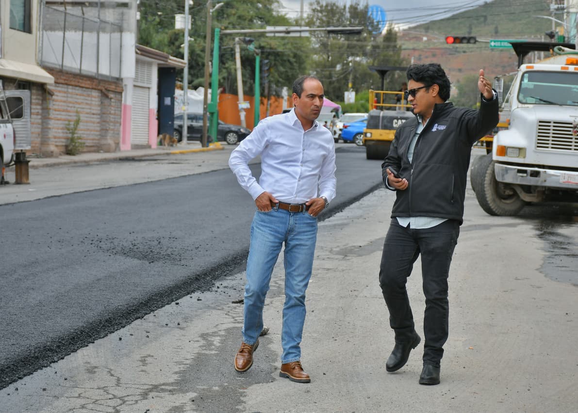 Pepe Saldívar supervisa rehabilitación en la avenida del Derecho