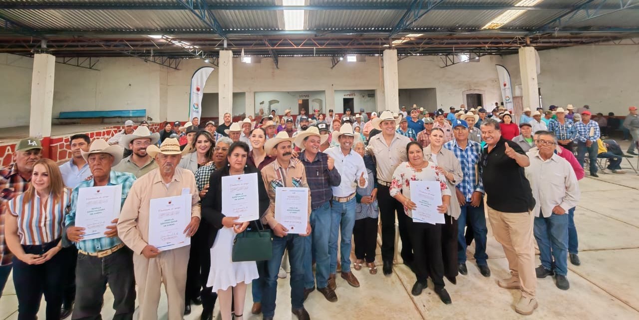 Entrega gobiernos de David Monreal y Pepe Saldívar semilla a 150 productores de comunidades