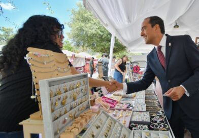 Apoya Gobierno de Pepe Saldívar a artesanos guadalupenses con más espacios