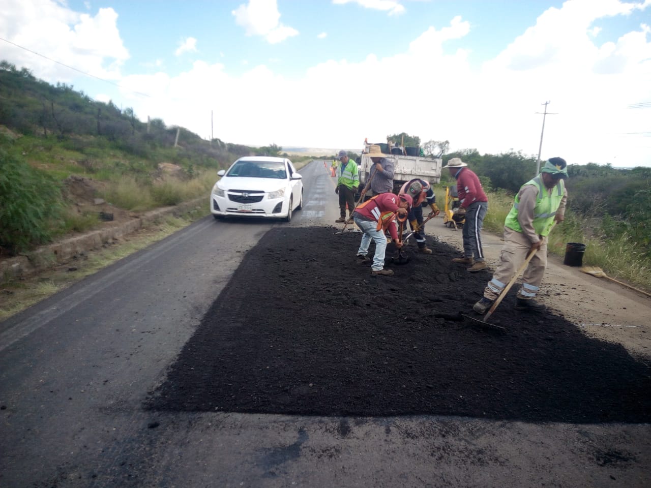 Intensifica Gobierno de Zacatecas trabajos de bacheo y conservación vial en diversos municipios