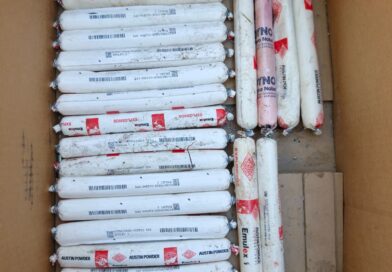 Encuentran Fuerzas de Seguridad complejo de cabañas con explosivos presuntamente utilizado por delincuencia organizada