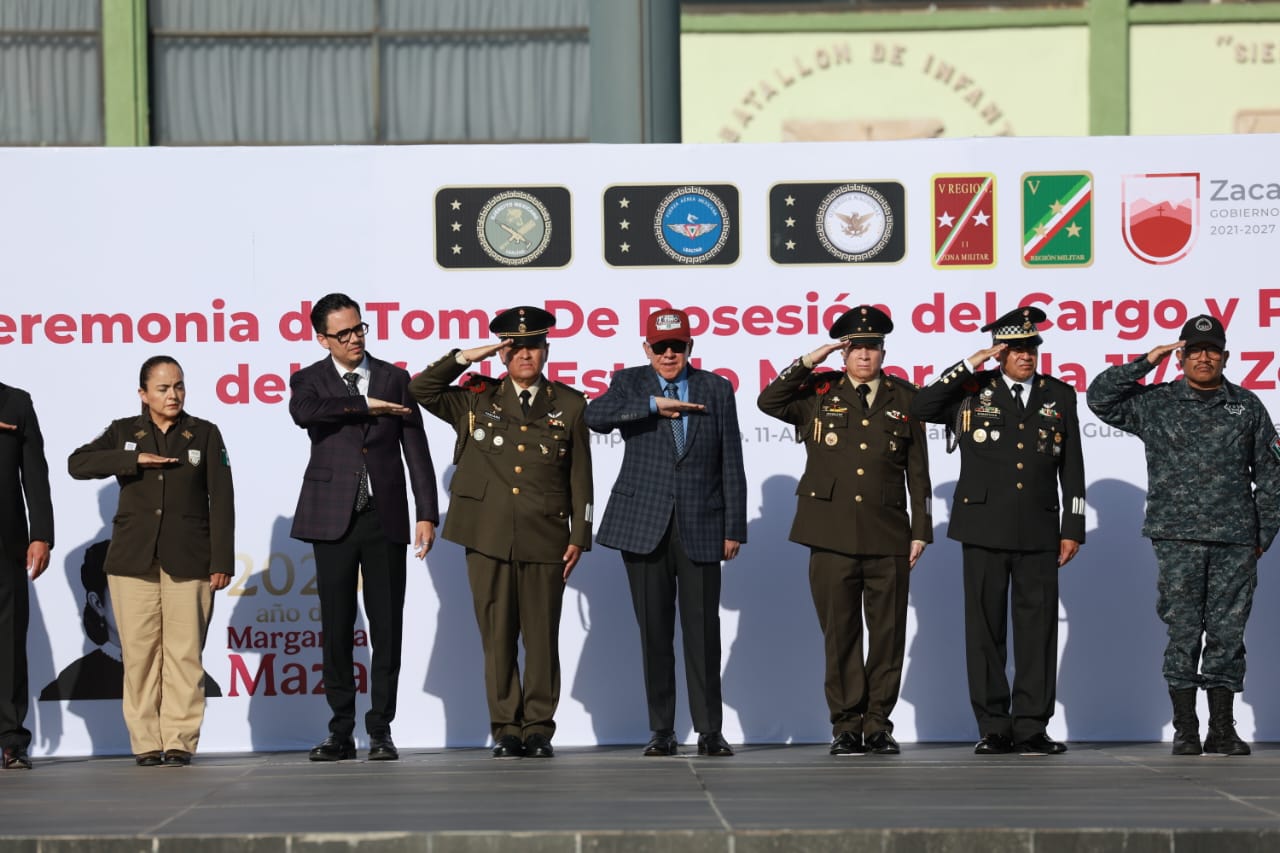 Encabeza Gobernador David Monreal ceremonia de toma de posesión y protesta de bandera de nuevo Jefe de Estado Mayor de la Decimoprimera Zona Militar