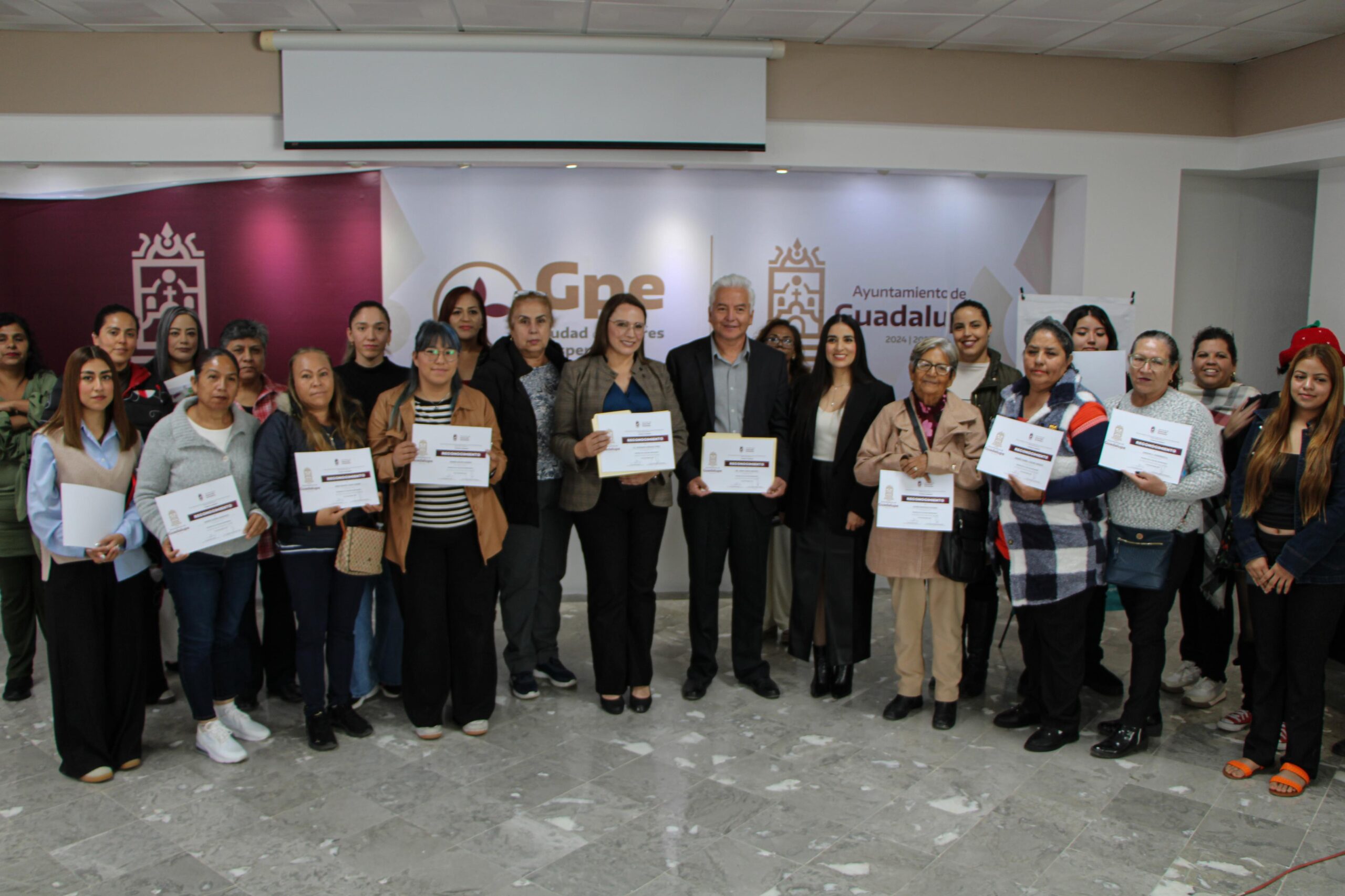 Gobierno de Pepe Saldívar fortalece el emprendimiento y liderazgo empresarial de las mujeres con capacitación