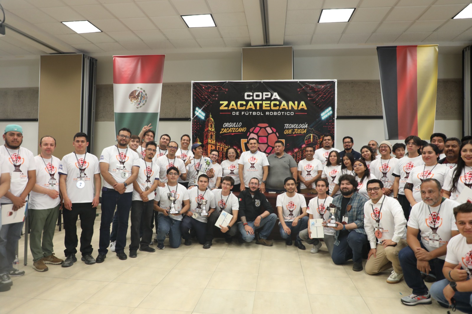 Vincula Gobernador David Monreal Ávila desarrollo de talento humano con competitividad de Zacatecas