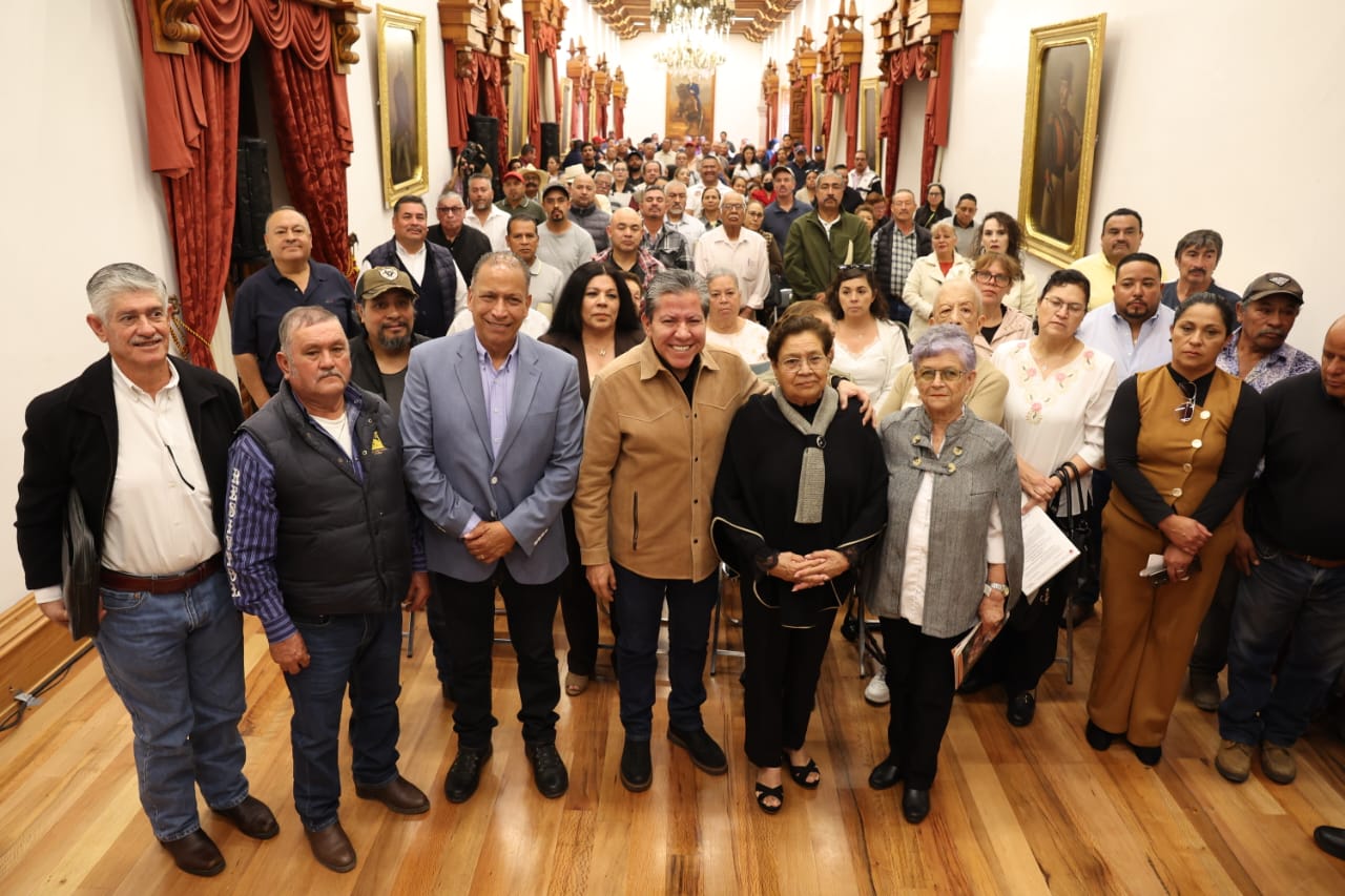 Entrega Gobernador David Monreal 60 transmisiones de concesión de transporte público en atención a rezago histórico