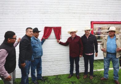 Inaugura Gobernador David Monreal cancha de futbol rápido con nuevo empastado en Sombrerete
