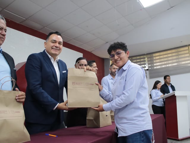 Inicia Gobierno de Zacatecas entrega de vehículos autónomos a institutos tecnológicos 