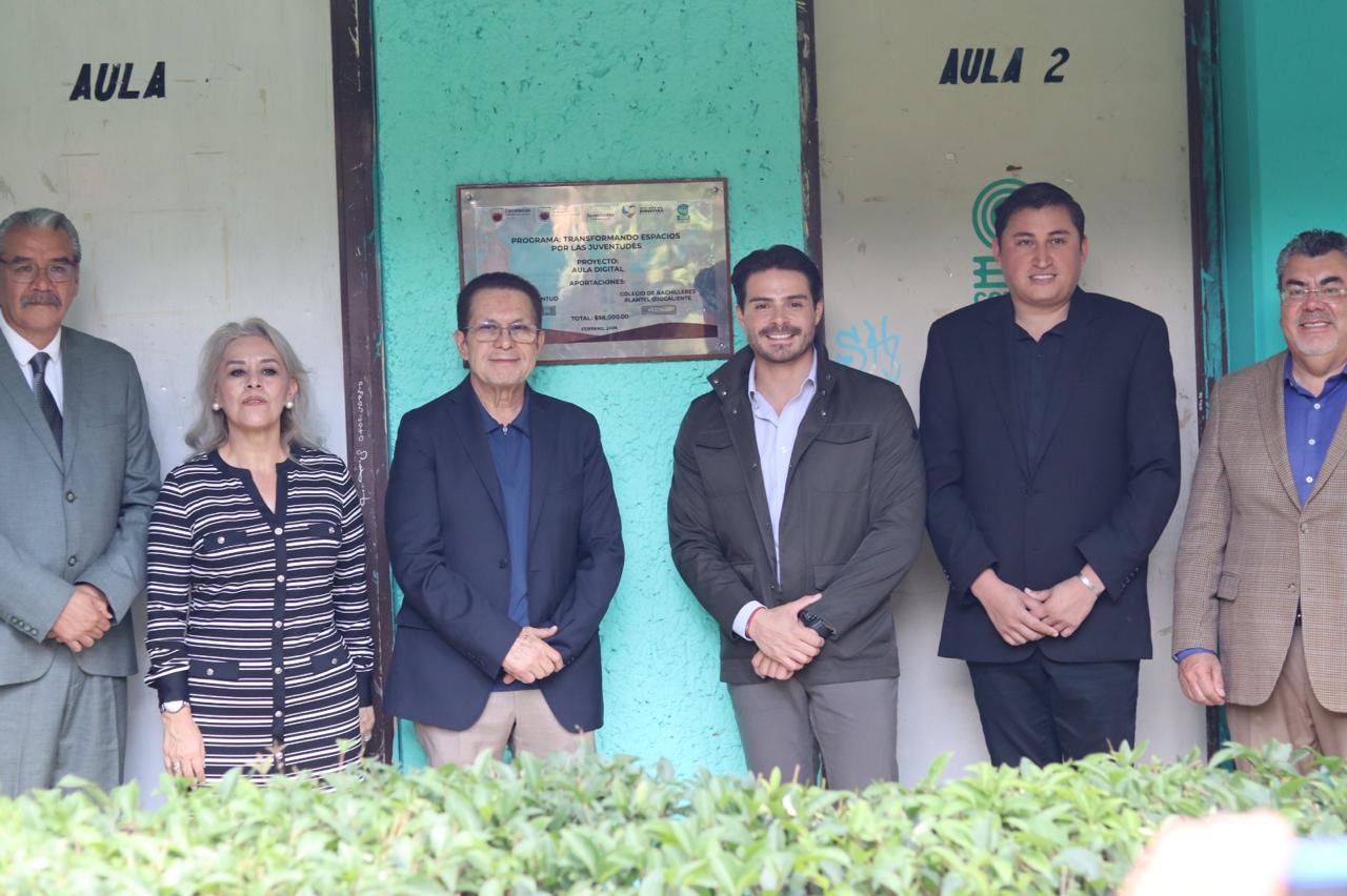 Equipa Gobierno de Zacatecas aula digital de Cobaez en Ojocaliente 