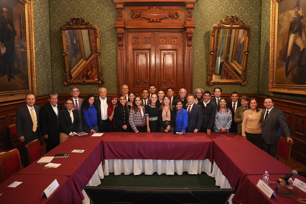 Participa Gobernador David Monreal en reuniones con la Presidenta Claudia Sheinbaum para analizar avances en programas de vivienda y salud 